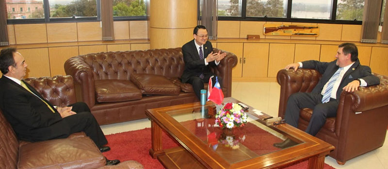 Embajador de Taiwán con Presidente Llano
