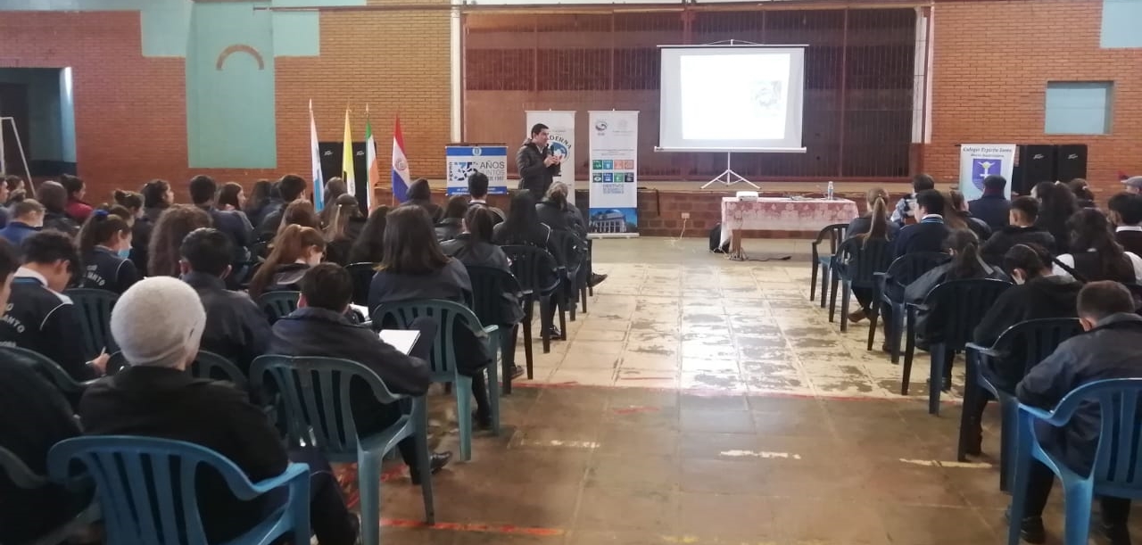 Charla ODS en colegio Espiritu Santo (2).jpeg