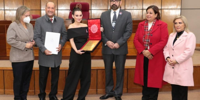 El Senado reconoció destacada trayectoria de la actriz Lali González