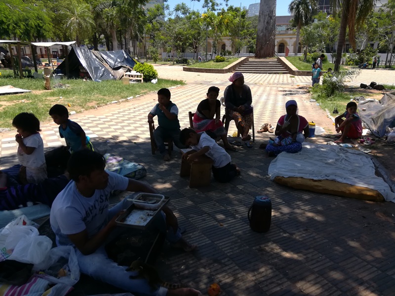 Indigenas frente al Congreso