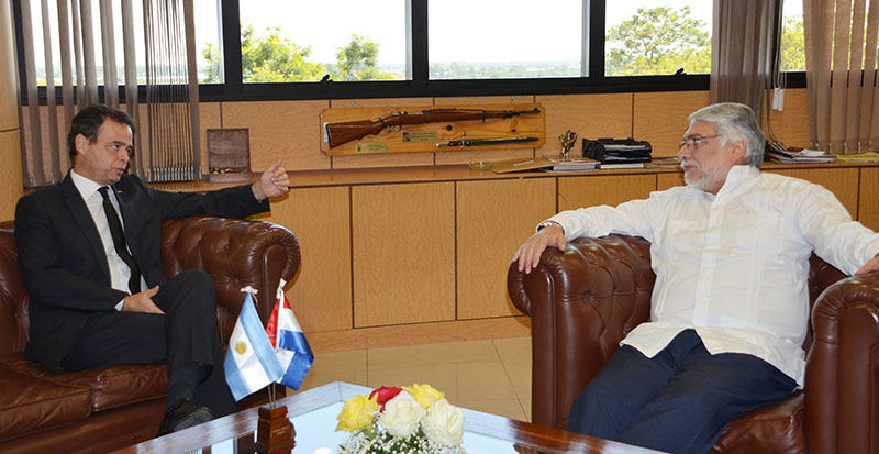 Embajador de Argentina con Lugo