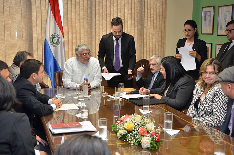 Firma de convenio. jpg