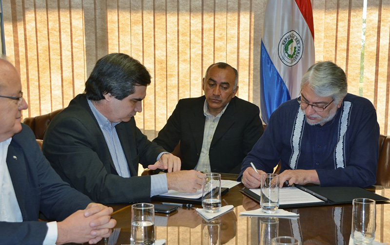 Firma de convenio por el ambiente