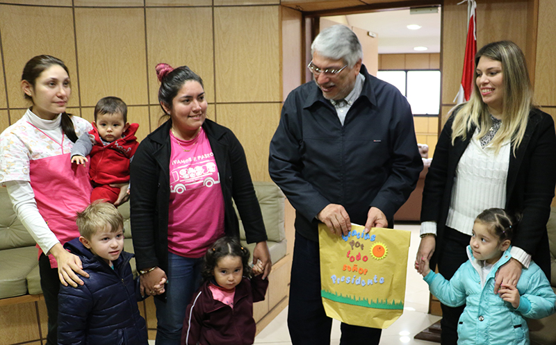 Lugo con niños.jpg