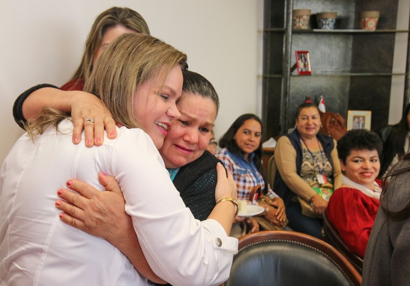 lilian con mujeres 2