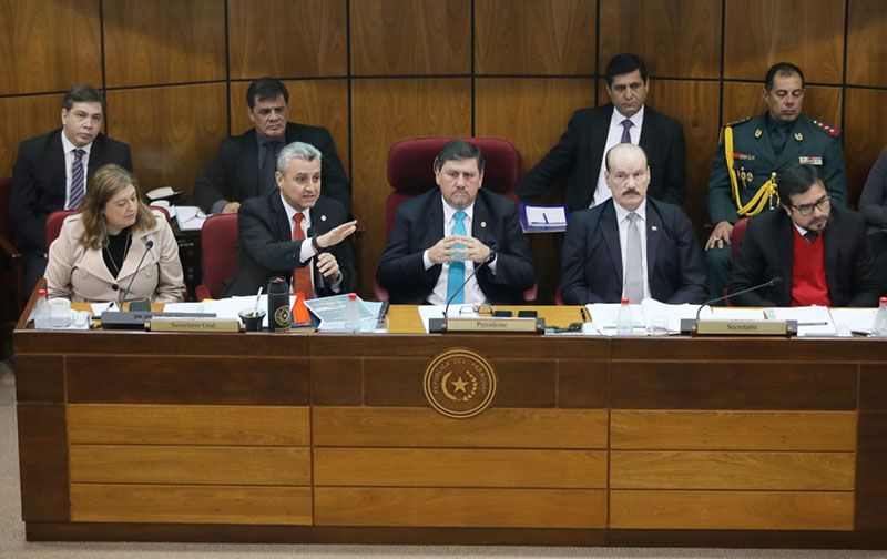 Mesa Directiva con autoridades de la Seguridad 1