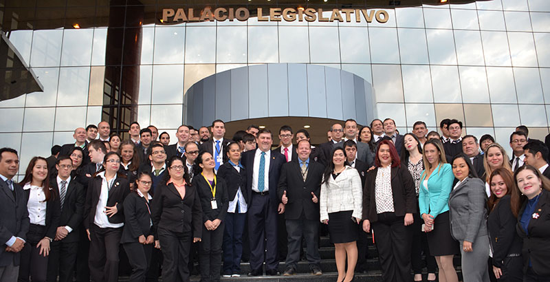 Presidente Llano con funcionarios discpacitados 2