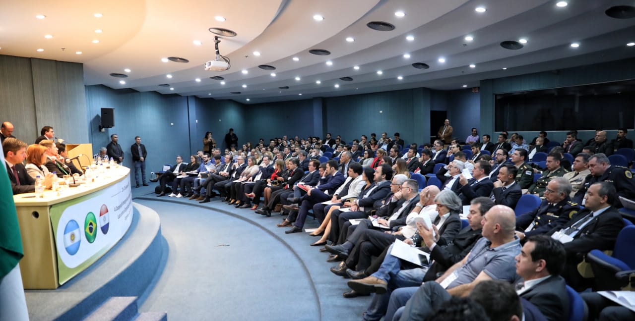 Presidente Llano en conferencia internacional 3