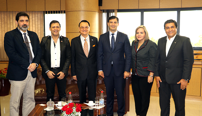 Presidente con Embajador de Taiwán 2