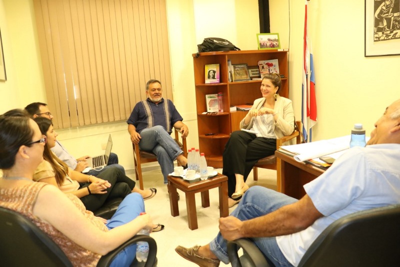 Senador Pereira con gente del MOPC 2