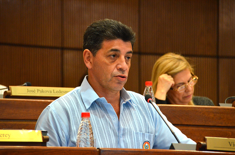 Senador Víctor Ríos