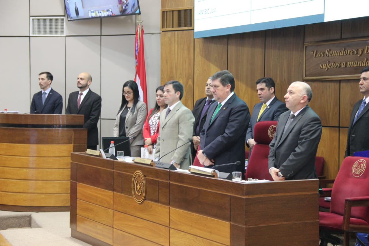 mesa directiva minuto de silencio