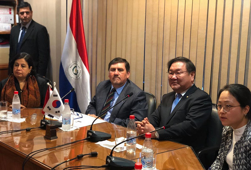 sENADOR lLANO con visita de Corea 2