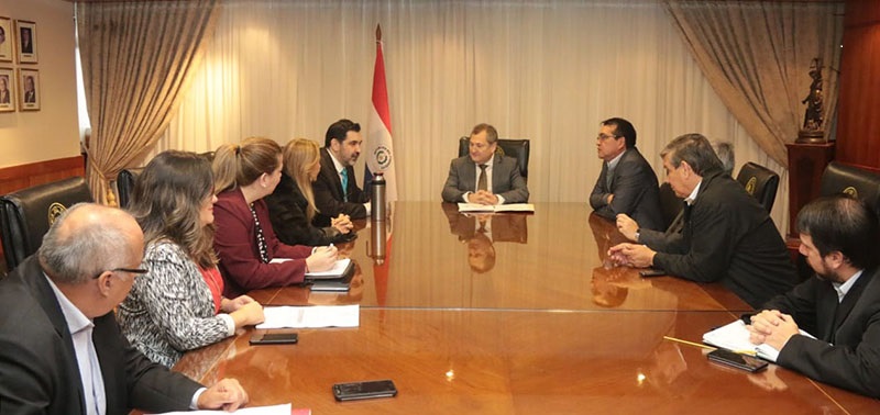 senadores con el ministro de corte 1