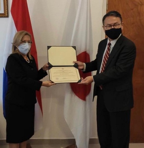 Senadora Hermelinda distingue 2
