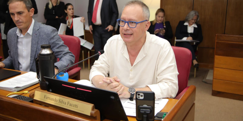 El legislador Fernando Silva Facetti presentó su renuncia a la senaduría