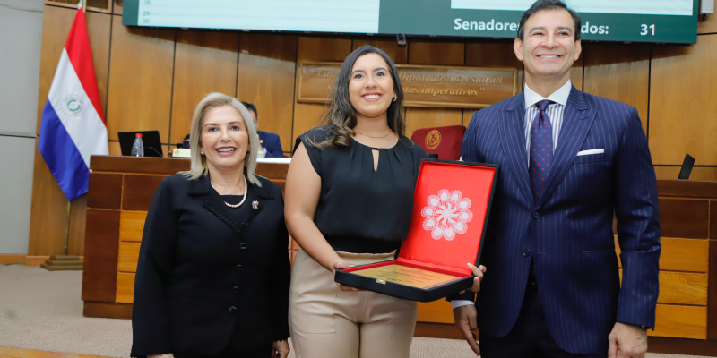 Distinguen a bailarinas botelleras que lograron un récord mundial
