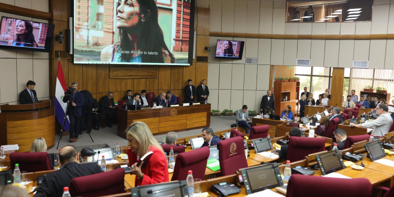 Emotivo homenaje a la actriz y gestora cultural Ana Ivanova